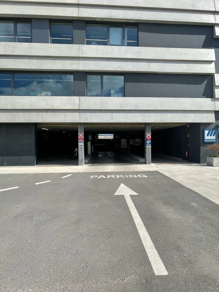 Entrée du parking Satimau, Route du Bois-de-Bay 25b