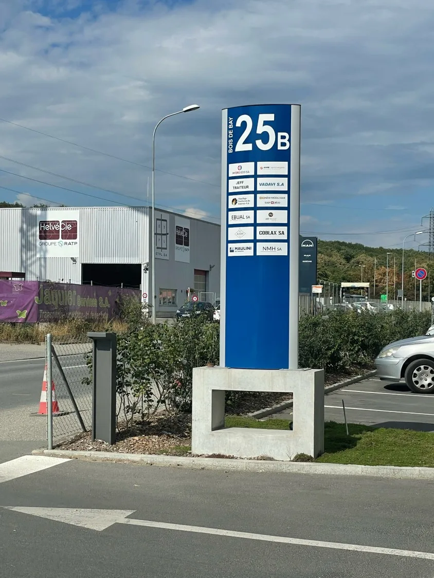 Totem d’entrée Bois-de-Bay 25B